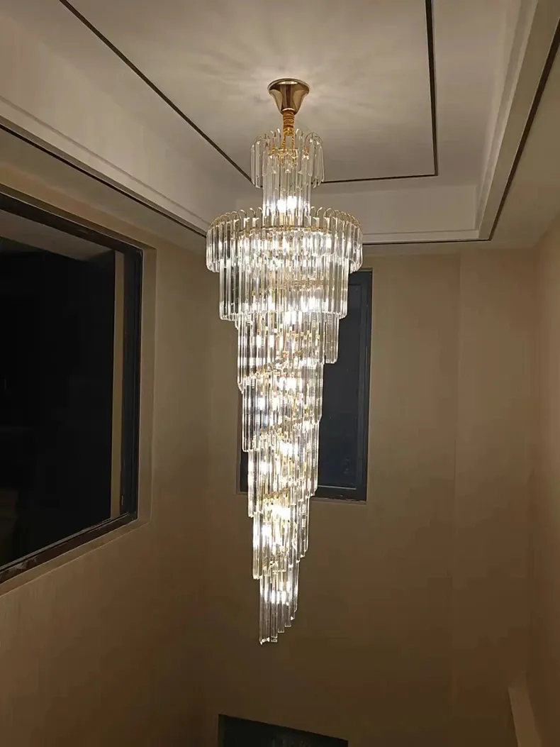 Grand lustre en verre pour hauts plafonds