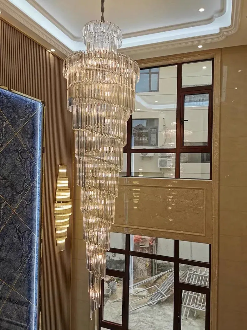 Grand lustre en verre pour hauts plafonds