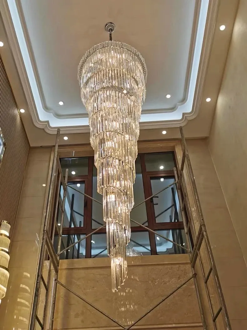 Grand lustre en verre pour hauts plafonds