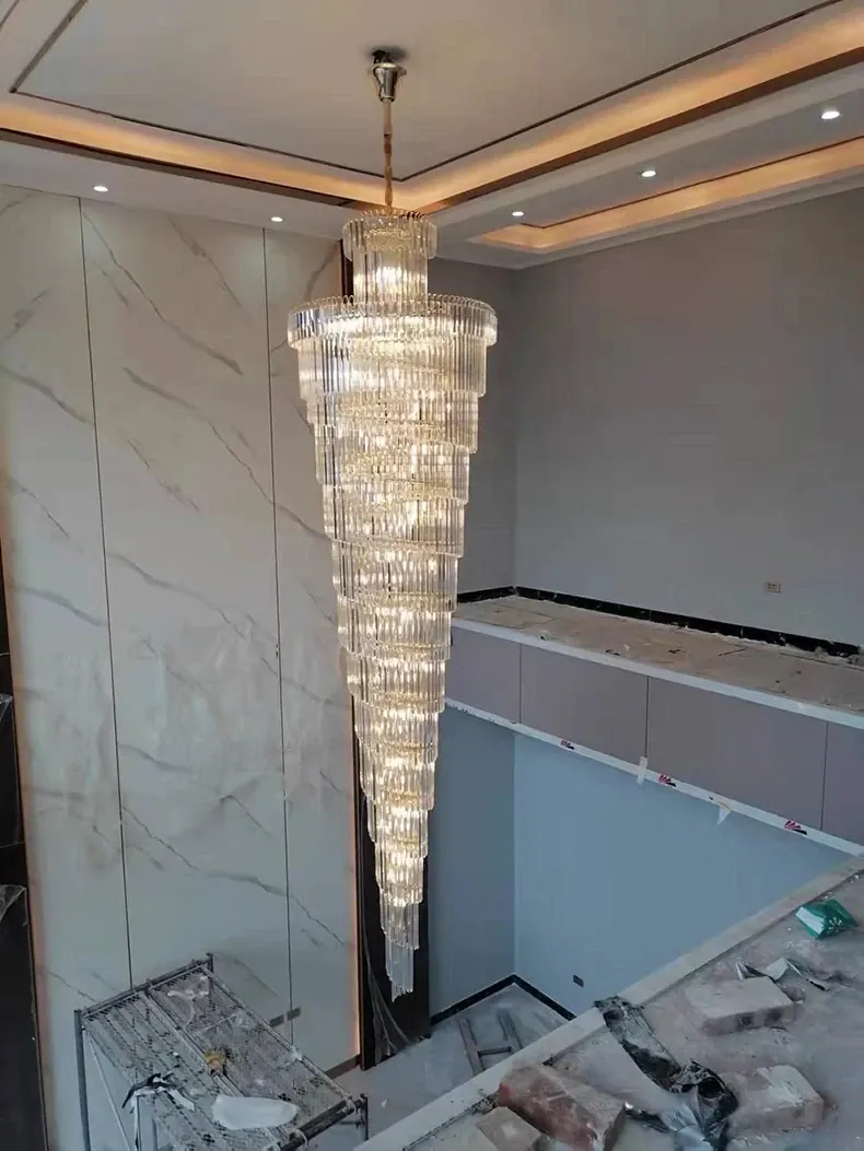 Grand lustre en verre pour hauts plafonds
