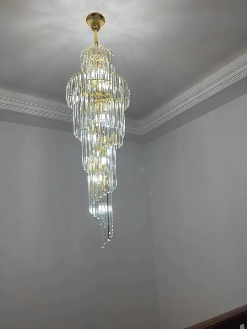 Grand lustre en verre pour hauts plafonds