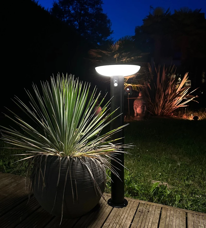Borne solaire extérieure LED HALO+ télécommandable avec détecteur
