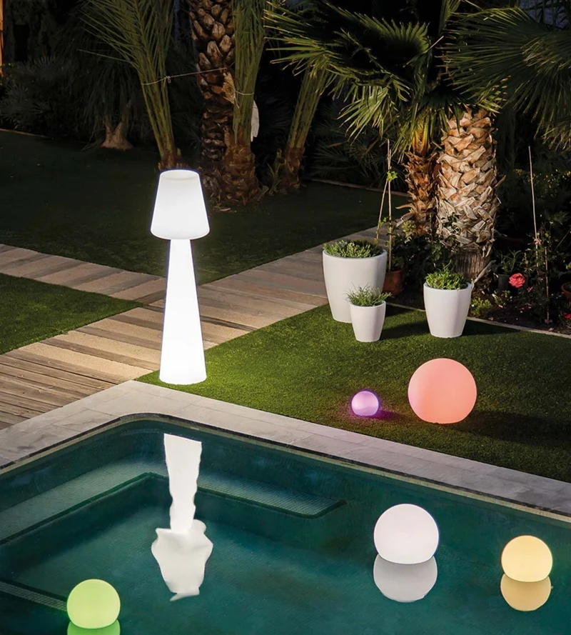 Lampadaire design rechargeable LOLA - Éclairage blanc et multicolore réglable - Extérieur et Intérieur