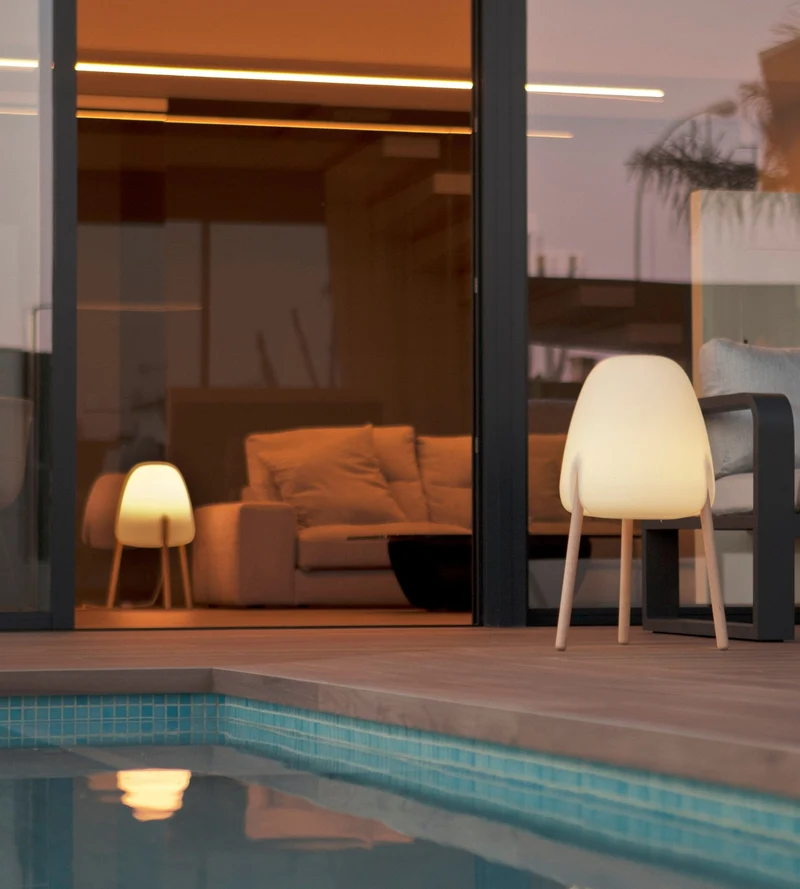 Lampe design solaire ROCKET - Éclairage blanc et multicolore réglable - Éxtérieur et Intérieur