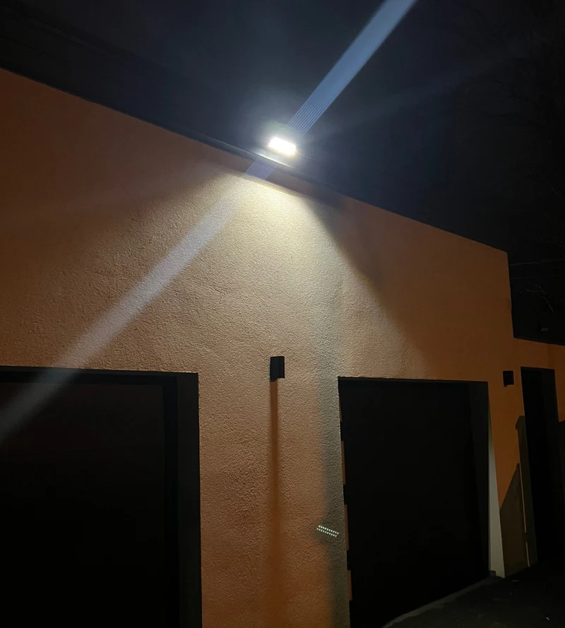 Projecteur extérieur LED solaire POWER–2000, avec détecteur, Télécommandable