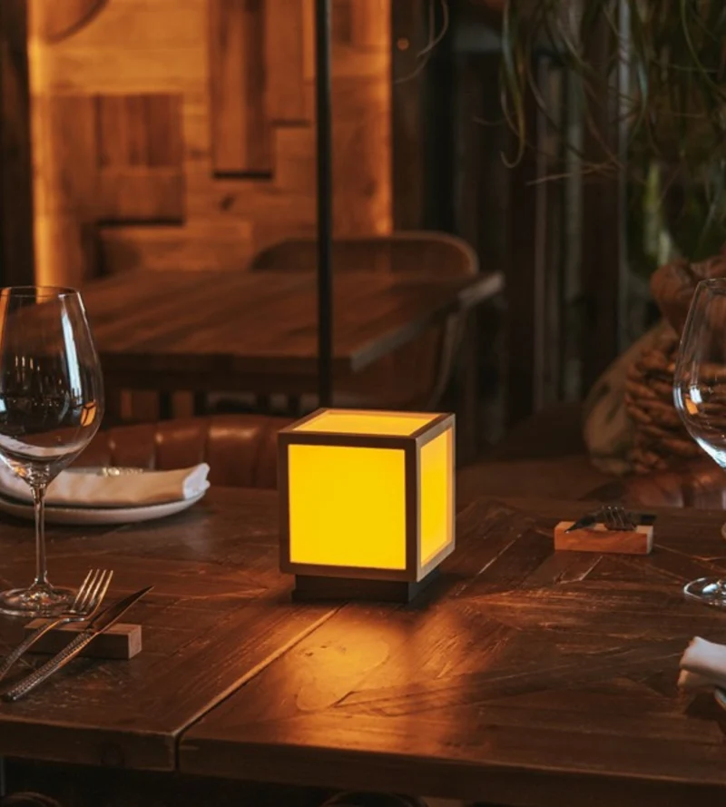 Lanterne portable sans fil VEGA - Format cube - Rechargeable via USB et solaire