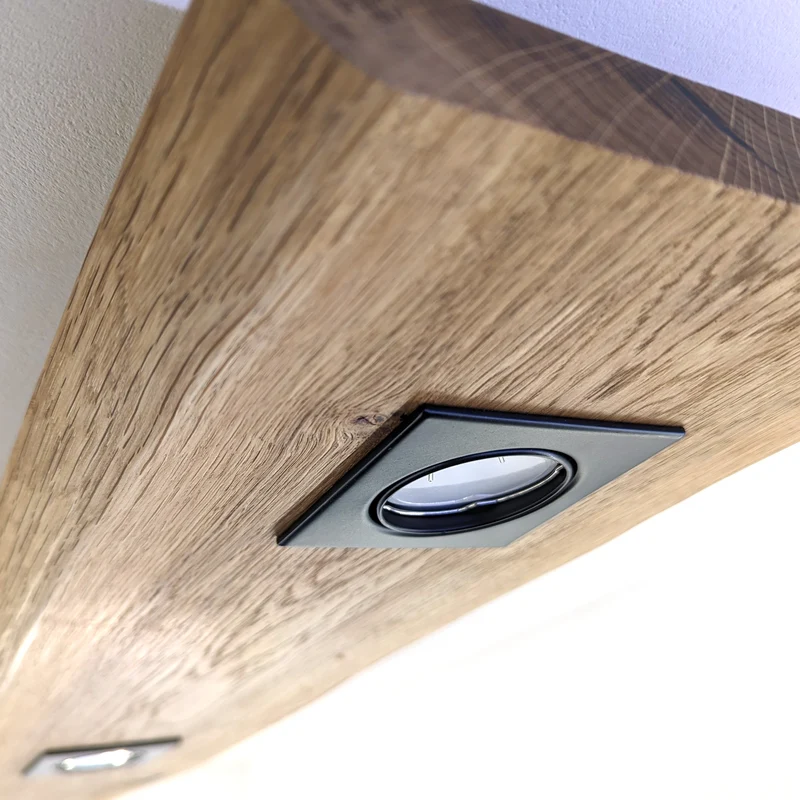 Plafonnier bois naturel spots et lumière indirecte