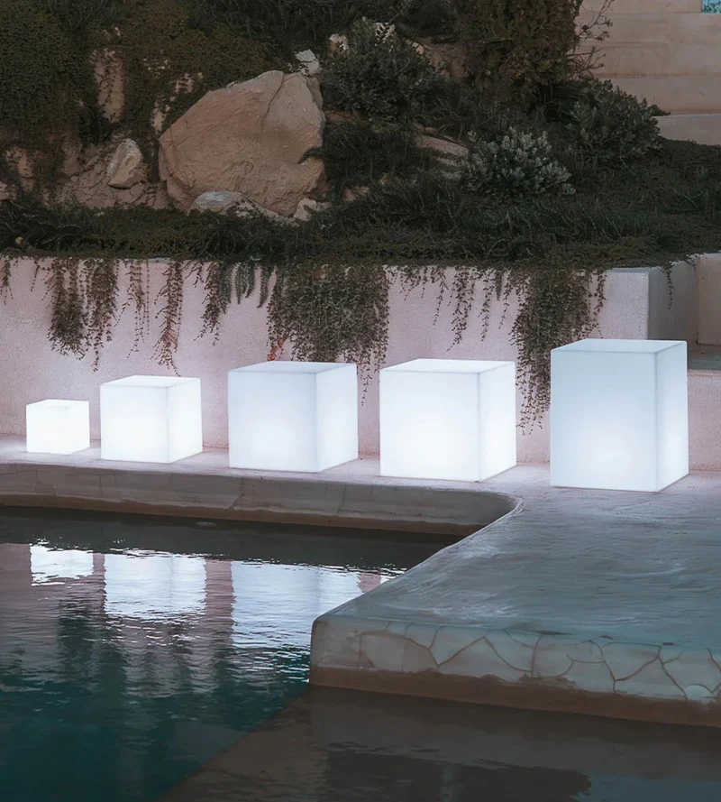 Cube lumineux rechargeable USB et solaire CUBY - RGB+CCT télécommandable - Extérieur et Intérieur