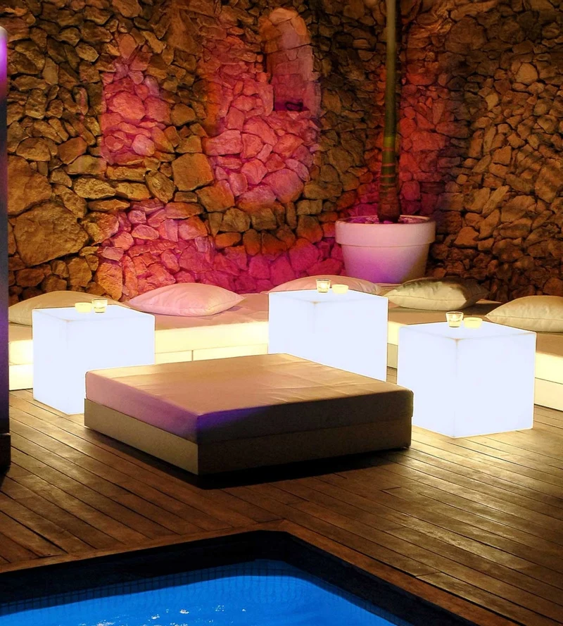 Cube lumineux rechargeable USB et solaire CUBY - RGB+CCT télécommandable - Extérieur et Intérieur