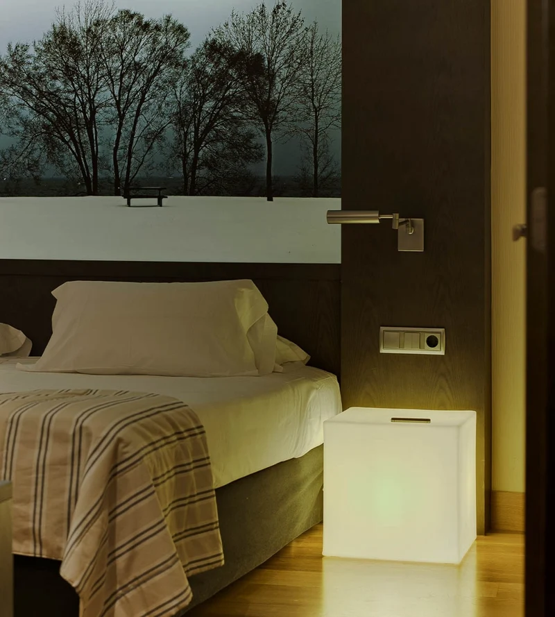 Cube lumineux rechargeable USB et solaire CUBY - RGB+CCT télécommandable - Extérieur et Intérieur