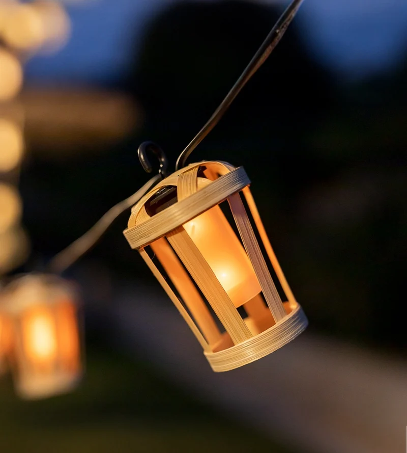 Guirlande lumineuse solaire HIAMA - Effet flamme - Design nature en bois - 10 lampes