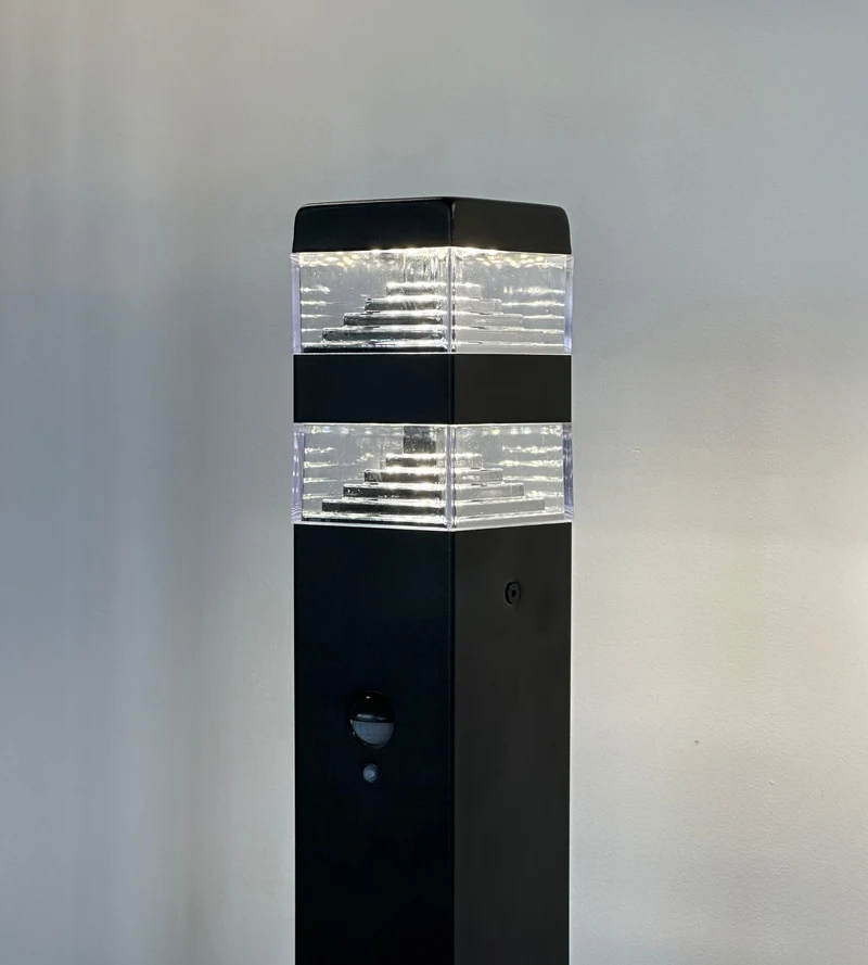 Borne extérieure LED Pyramide 1000 lumens avec détecteur