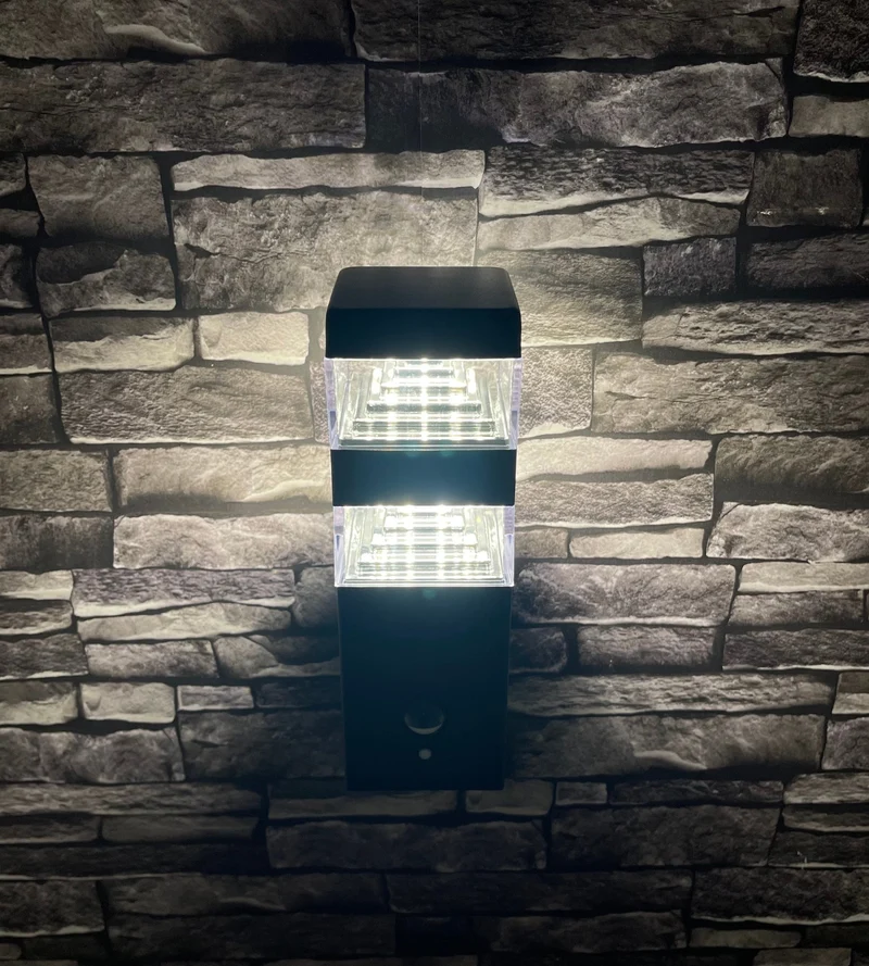 Applique murale extérieure LED Pyramide 1000 lumens avec détecteur