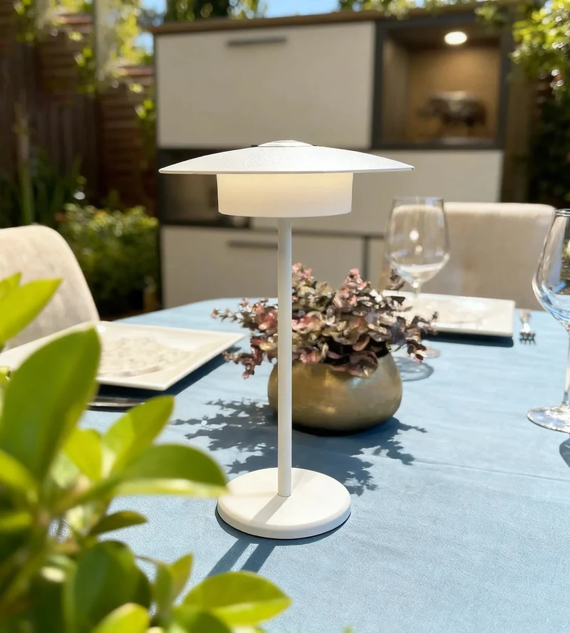 Lampe de table LED MALIA blanche