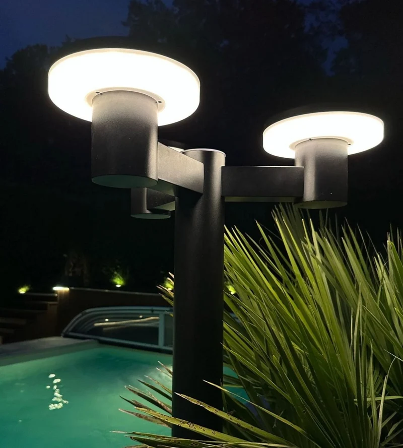 Lampadaire solaire LED ALTO 3000 130/200 cm Télécommandable - 300 à 3000 lumens
