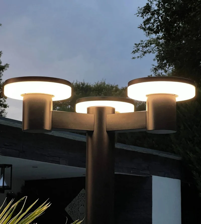 Lampadaire solaire LED ALTO 3000 130/200 cm Télécommandable - 300 à 3000 lumens