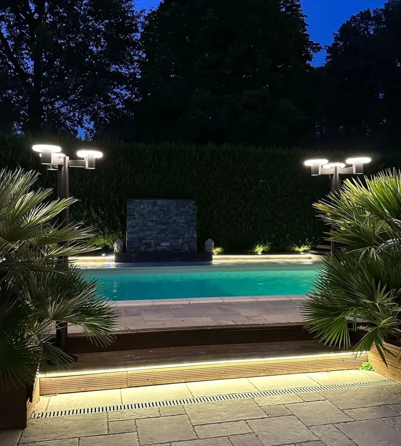 Lampadaire solaire LED ALTO 3000 130/200 cm Télécommandable - 300 à 3000 lumens