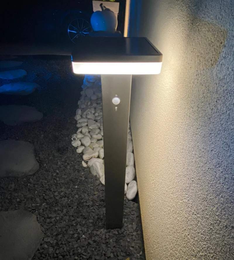 Borne solaire extérieure LED SUN–1000 84 cm avec détecteur - 3 modes d'éclairages 150 à 1000 lumens