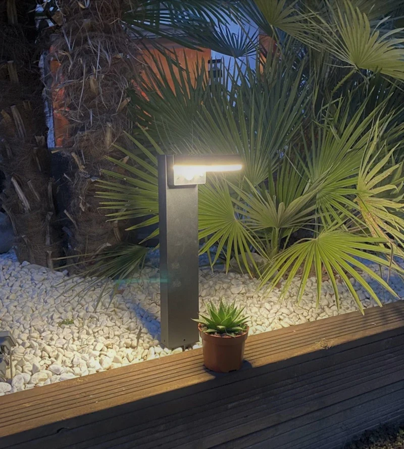 Borne solaire extérieure LED DAYTONA noire 50 cm avec détecteur - 3 modes d'éclairages 100 à 1000 lumens