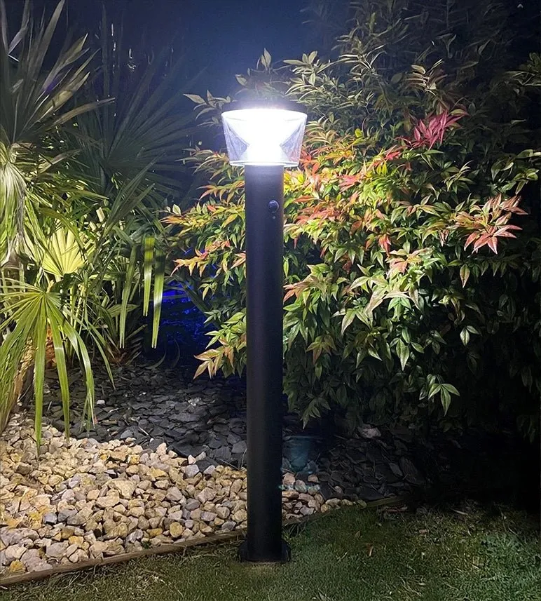 Borne solaire extérieure LED DUBLIN noire avec détecteur - 3 modes d'éclairages 100 à 1000 lumens
