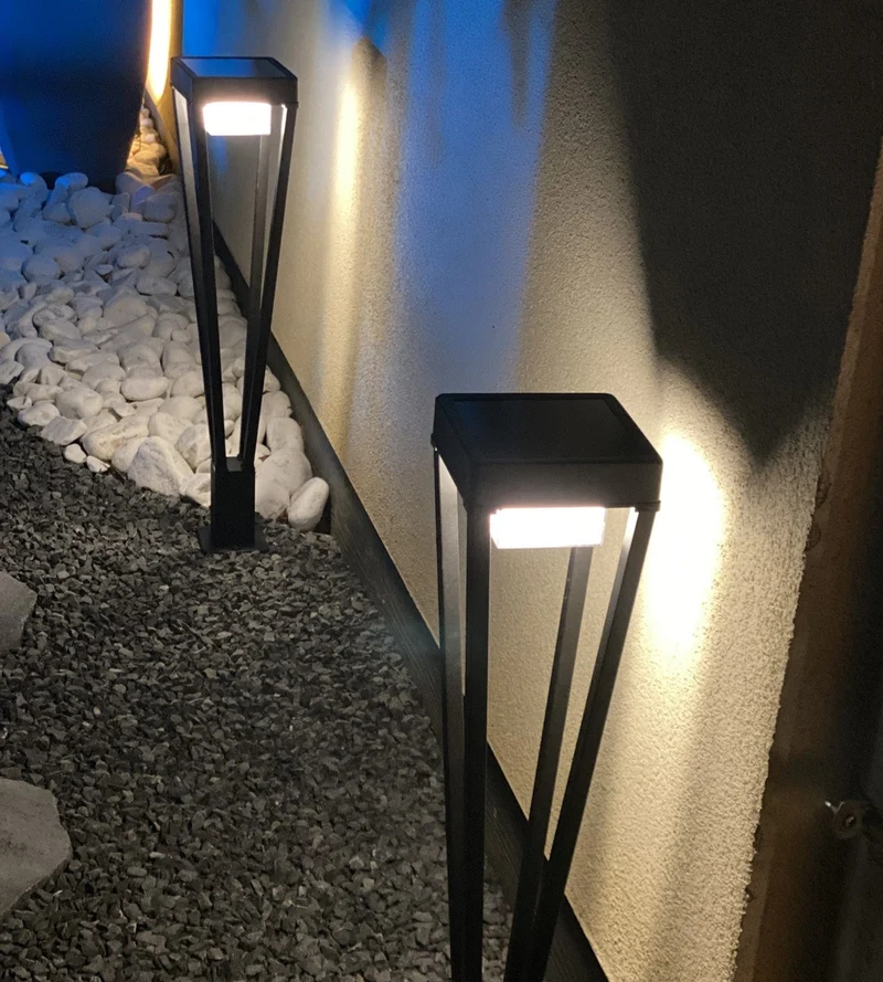 Borne solaire extérieure LED LUXOR noire 72 cm avec détecteur - 3 modes d'éclairages 75 à 600 lumens