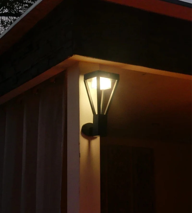 Applique murale solaire extérieure LED LUXOR noire avec détecteur - 3 modes d'éclairages 75 à 600 lumens