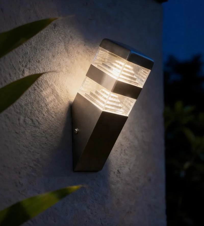 Applique murale extérieure LED Pyramide 1000 lumens - 32 leds