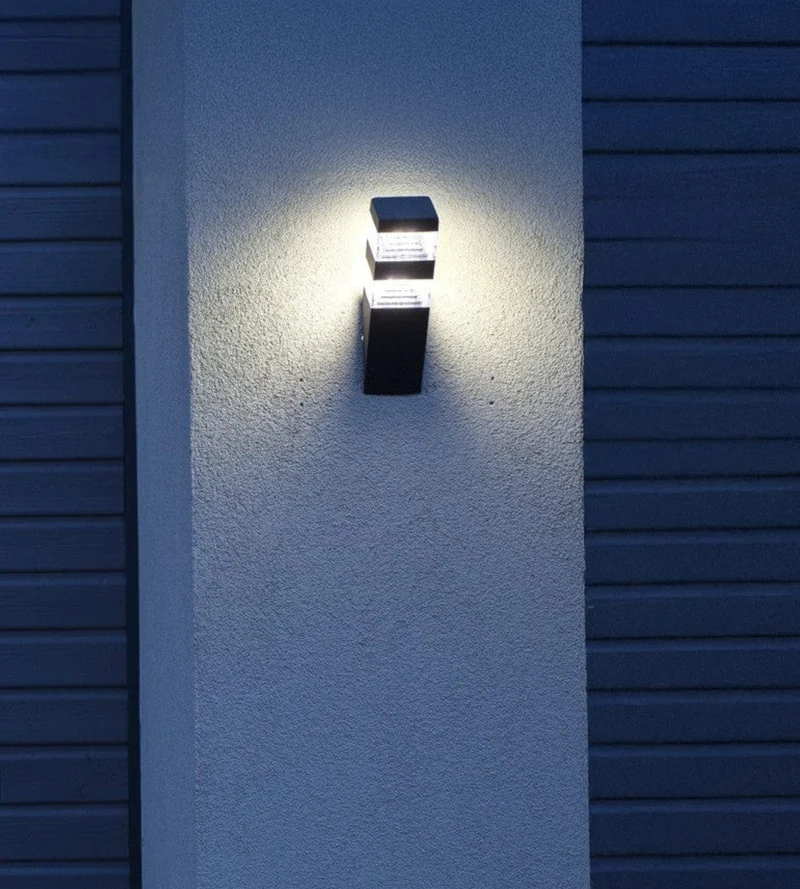 Applique murale extérieure LED Pyramide 1000 lumens - 32 leds