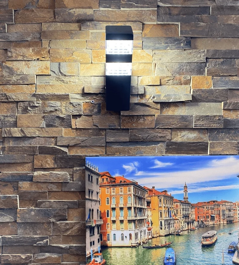 Applique murale extérieure LED Pyramide 1000 lumens - 32 leds
