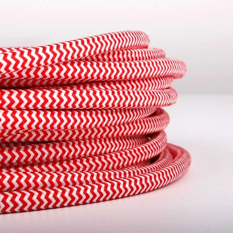 Câble électrique rond recouvert d'un tissu à effet soie en zigzag rouge et blanc
