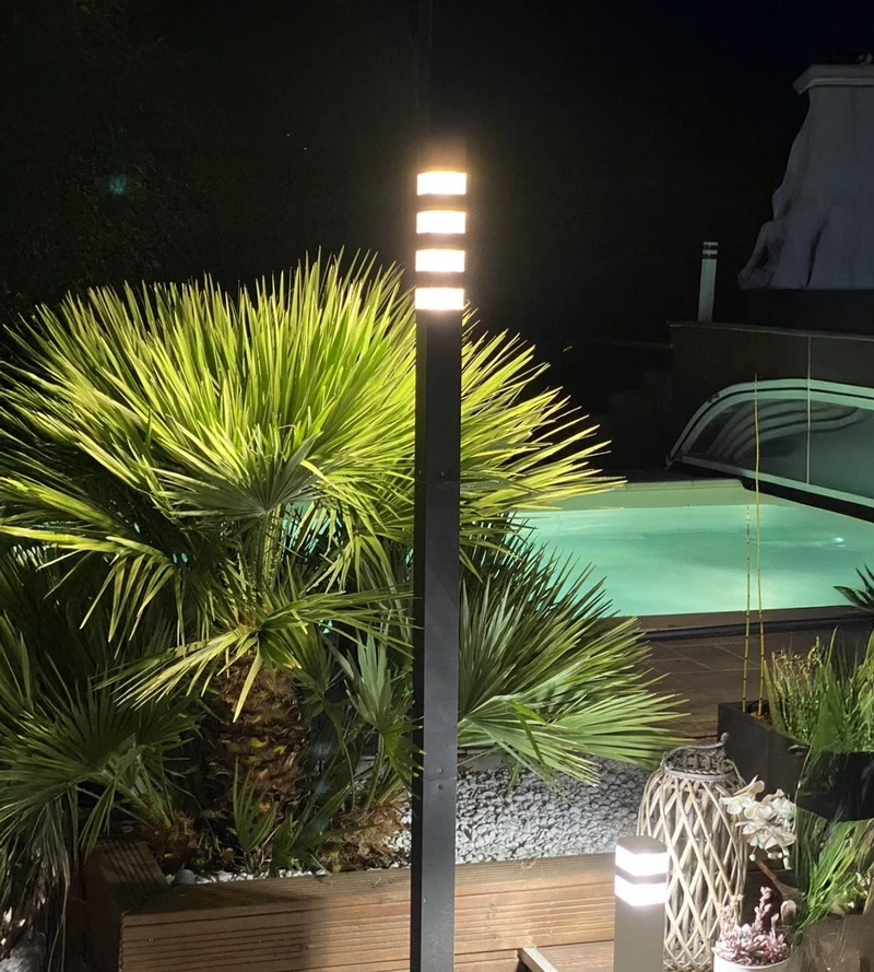 Lampadaire LED Pyramide 2000 lumens blanc neutre - 64 leds - Hauteur 2 mètres - Modulable