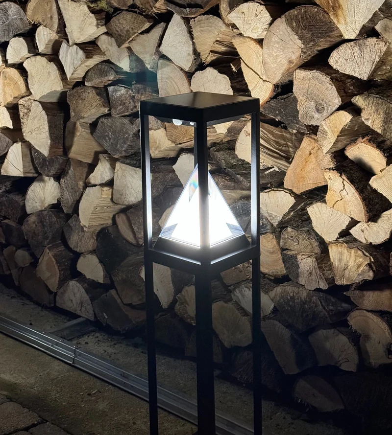 Lampe à poser solaire LED KEOPS noire avec détecteur - 3 modes d'éclairages de 75 à 600 lumens