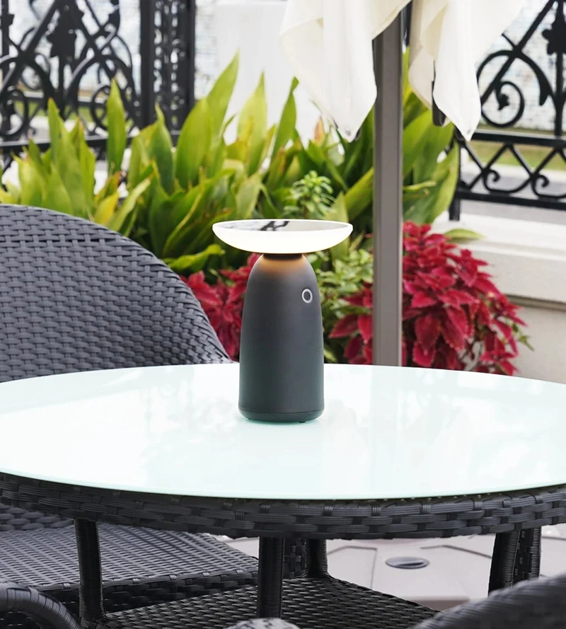 Lampe de table solaire LED HALO noire - 2 modes d'éclairage 100 à 1000 lumens - 4000K - Prise USB-C