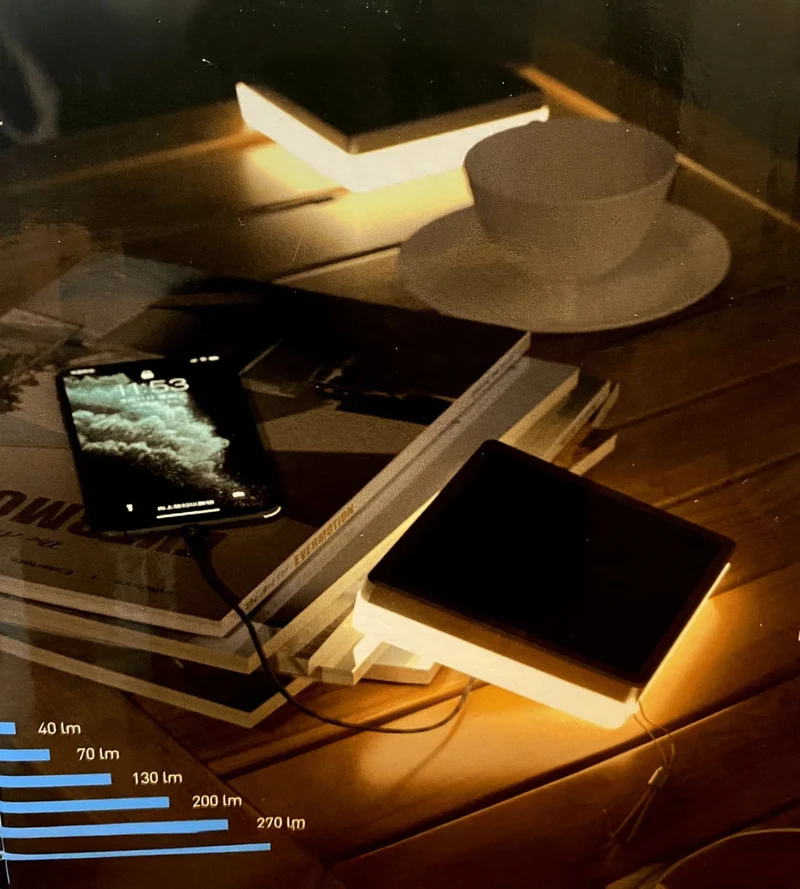 Lampe de table solaire LED NOMADE noire - 5 modes d'éclairages de 40 à 270 lumens - Prise USB - Batterie 1600mAh