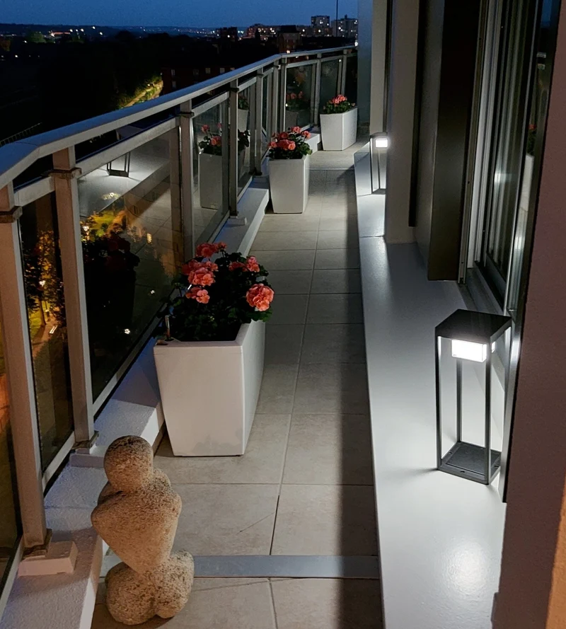 Lanterne solaire LED PICASSO noire avec détecteur - 3 modes d'éclairage de 75 à 600 lumens