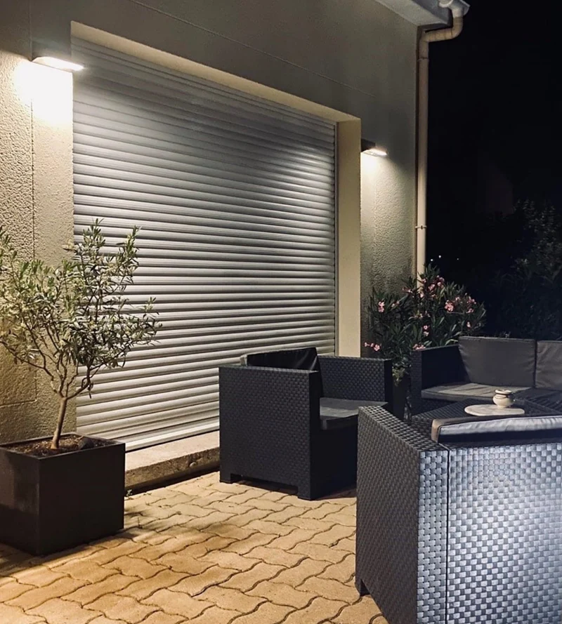 Applique murale solaire extérieure LED PULSAR noire avec détecteur - 3 modes d'éclairage 100 à 1000 lumens