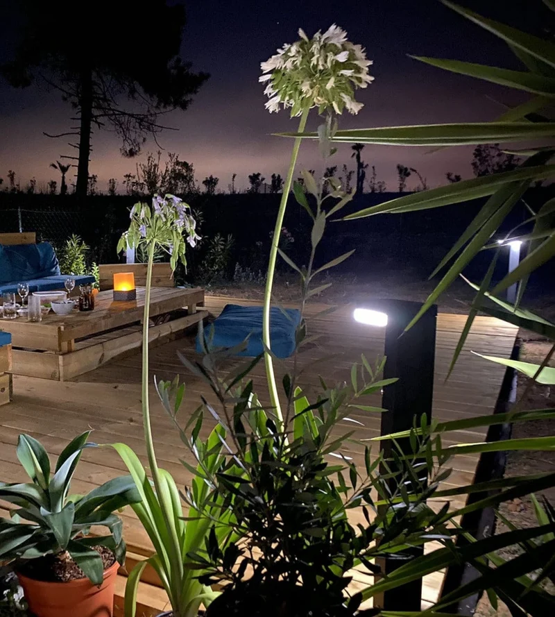 Borne solaire extérieure LED VENUS noire 70 cm avec détecteur - 3 modes d'éclairage 100 à 1000 lumens