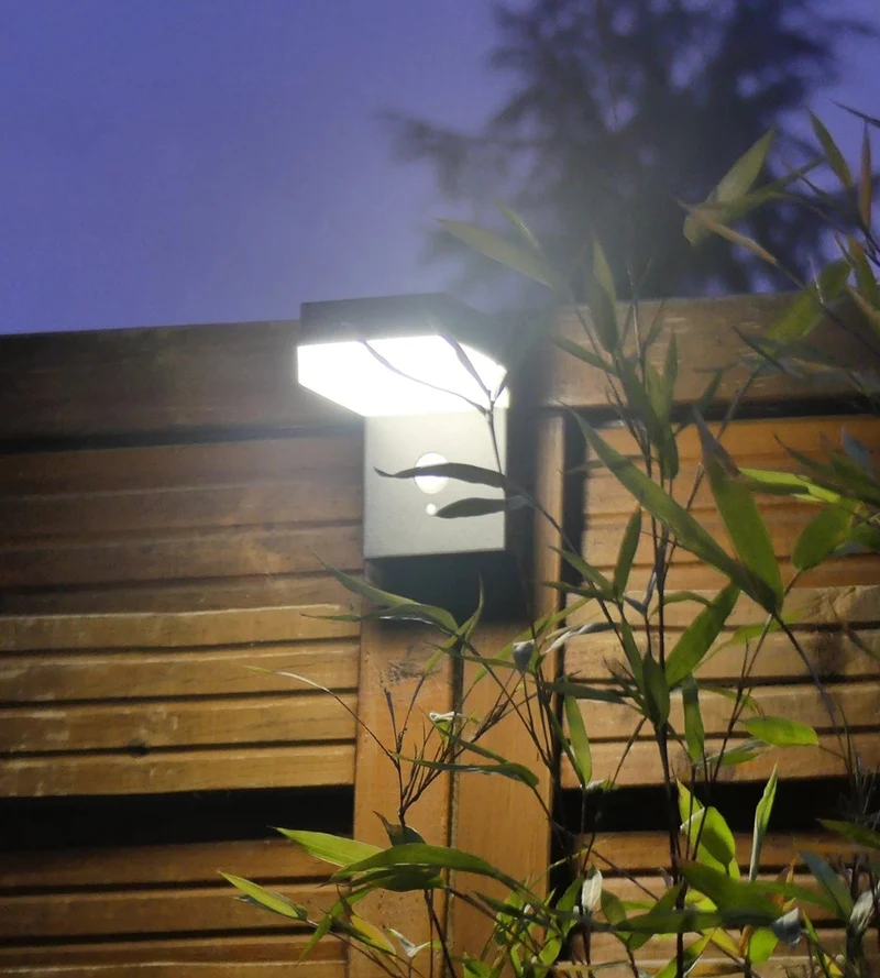 Applique murale solaire extérieure LED VENUS avec détecteur - 3 modes d'éclairage 100 à 1000 lumens