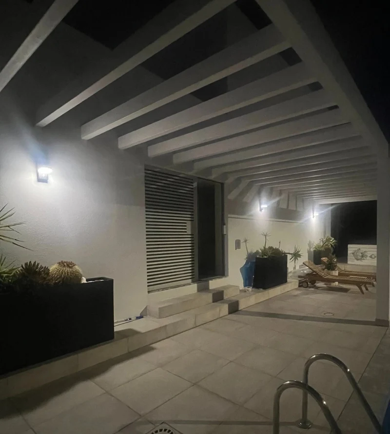 Applique murale solaire extérieure LED VENUS avec détecteur - 3 modes d'éclairage 100 à 1000 lumens