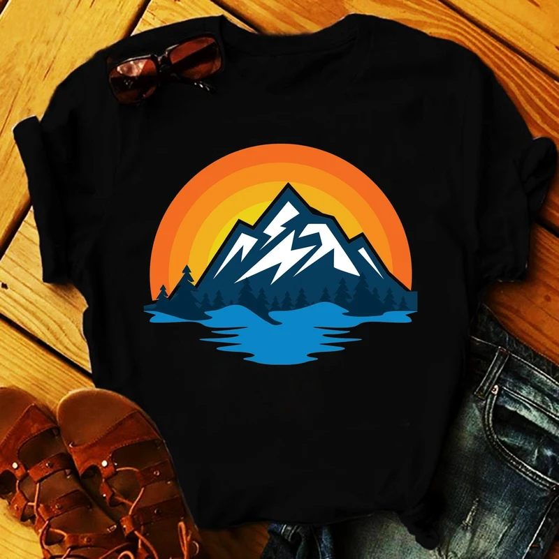 Lac des arbres de montagne | T-shirts rétro Sunset, Cabin Vibes & Good Times - Chemise de cabine, Vie de cabine, Chemises de cabine, Cadeau de cabine, Tee-shirt de cabine