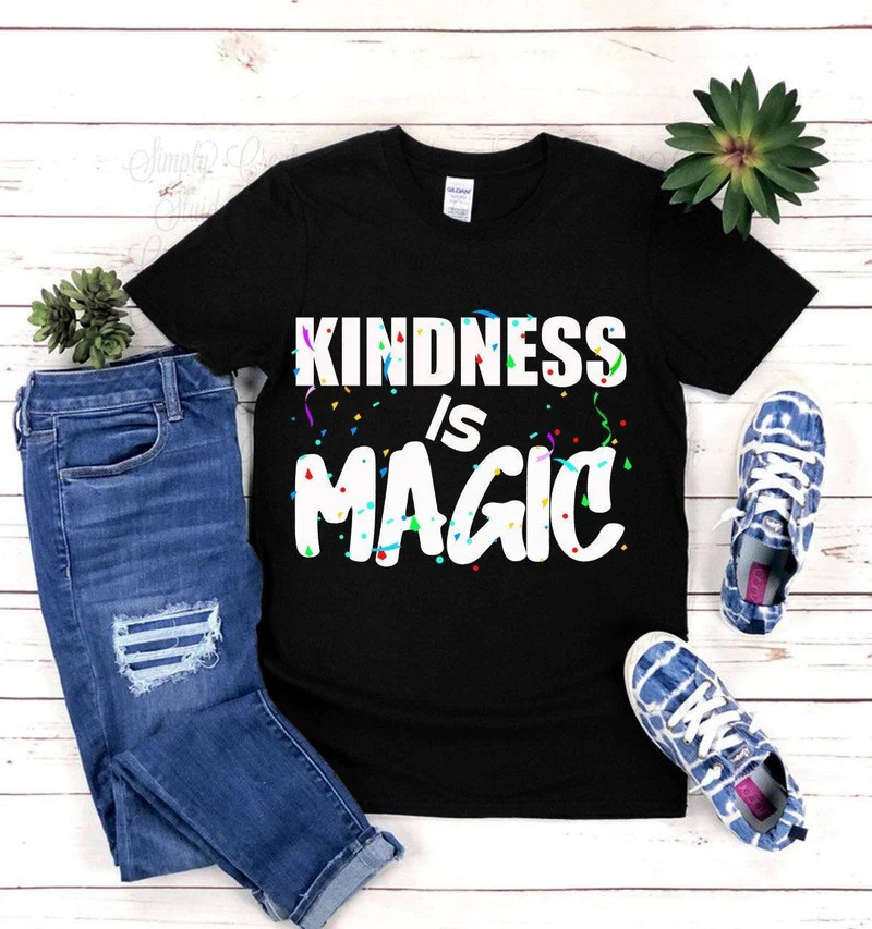 La gentillesse est des T-shirts noirs magiques, la gentillesse est des T-shirts magiques, une chemise inspirante, une chemise motivationnelle, une chemise positive, une chemise mignonne pour les femmes