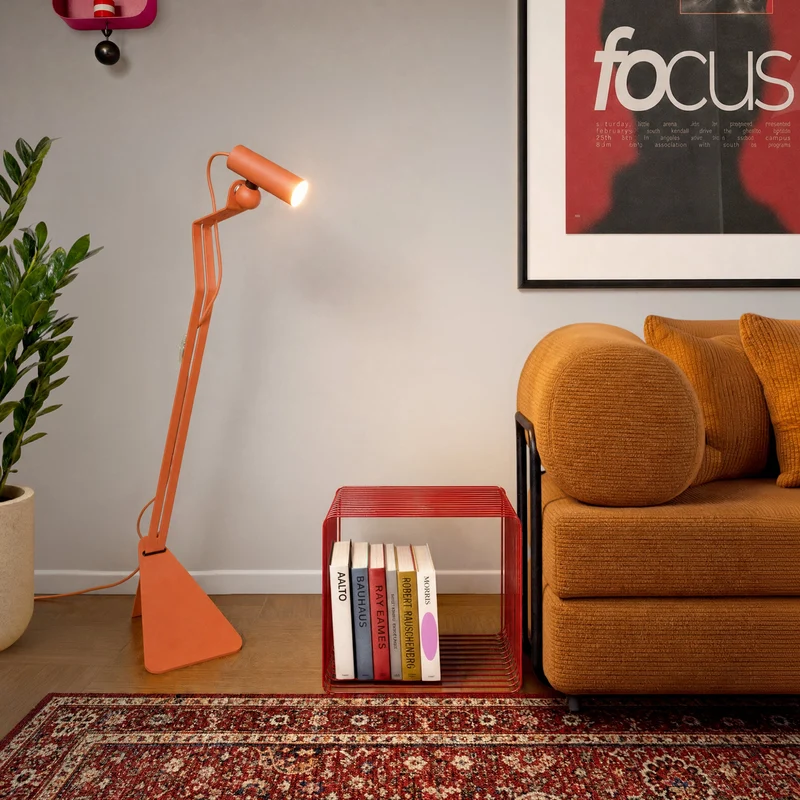 Lampadaire inclinable avec Spot magnétique orientable - Mario Tubo - Orange