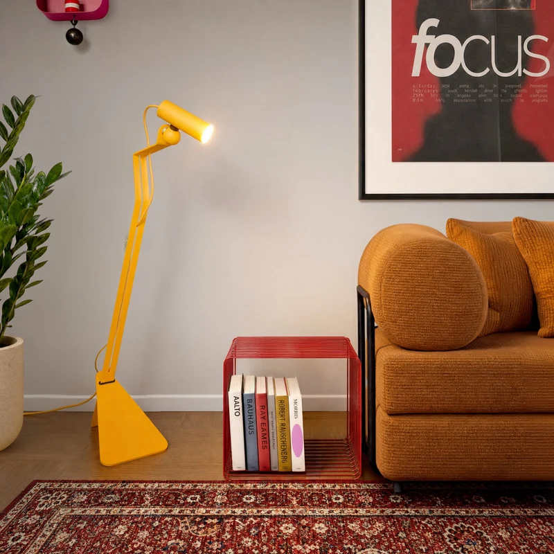 Lampadaire inclinable avec spot magnétique orientable - Mario Tubo - Jaune