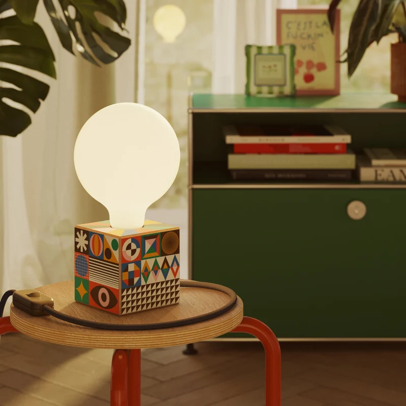 Lampe de table Cubetto avec ampoule globe effet porcelaine - PosterLad