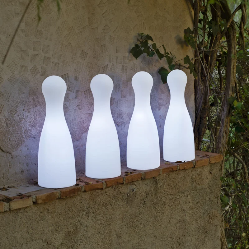 LAMPE EN FORME DE QUILLE POL