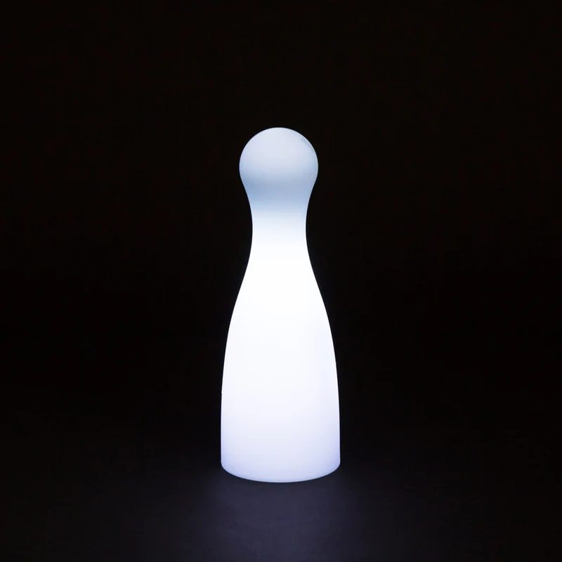 LAMPE EN FORME DE QUILLE POL