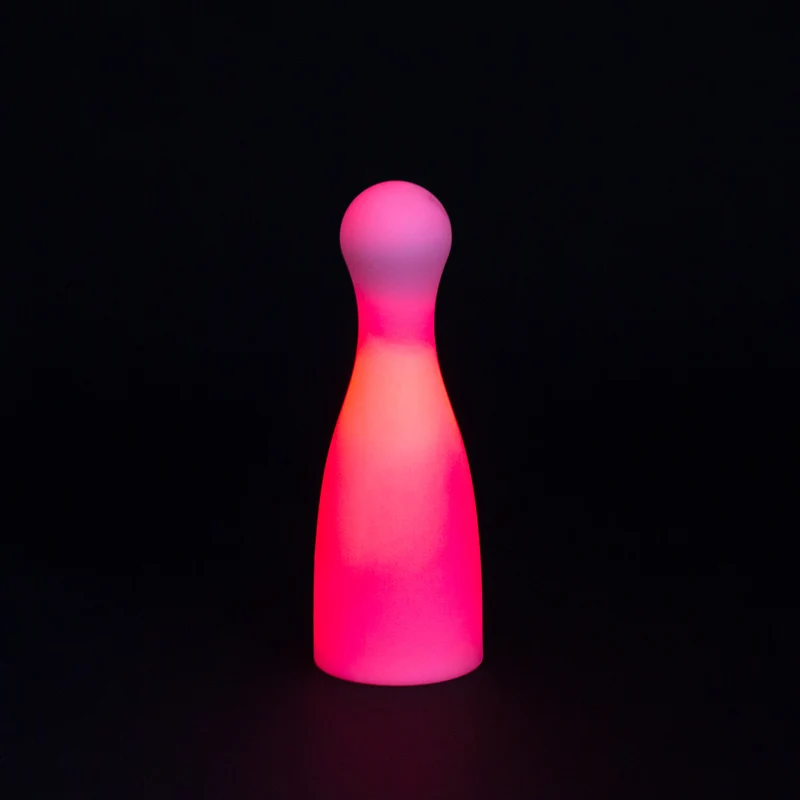 LAMPE EN FORME DE QUILLE POL