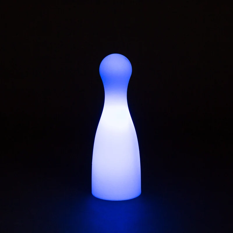 LAMPE EN FORME DE QUILLE POL