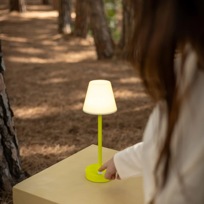 LAMPE DE TABLE LOLA SLIM 30 VERT CITRON