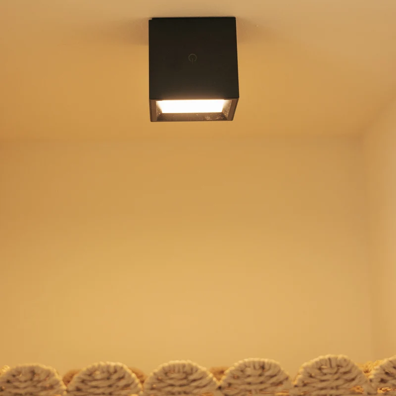 Lampe murale carré à batterie pour l'intérieur BOX 8